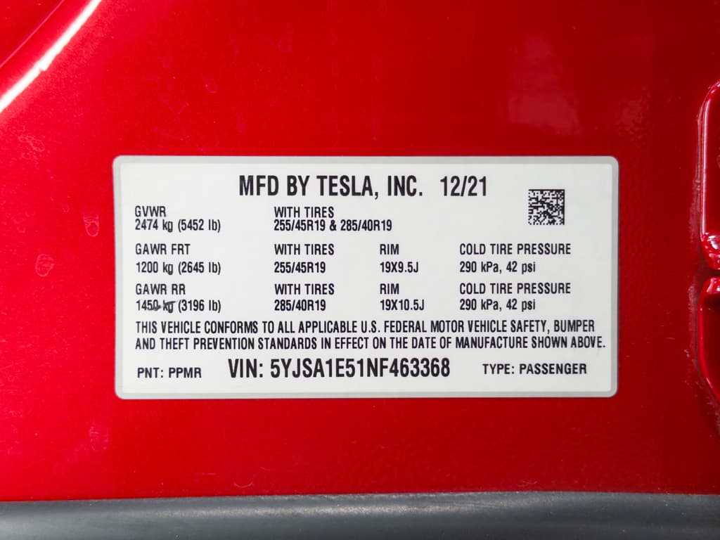 2022 Tesla Model S view 29