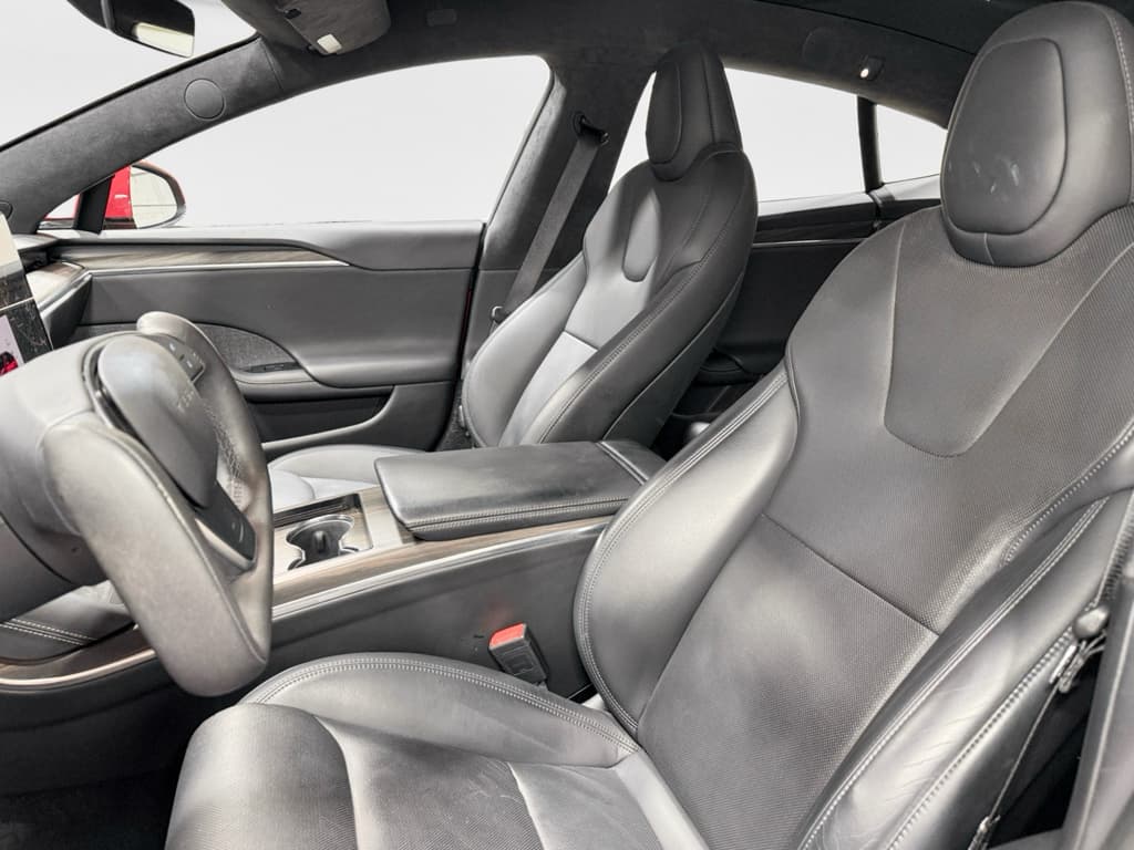 2022 Tesla Model S view 17