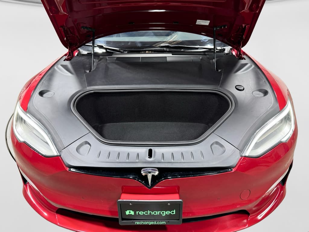 2022 Tesla Model S view 25