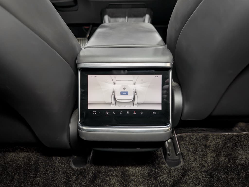 2022 Tesla Model S view 21