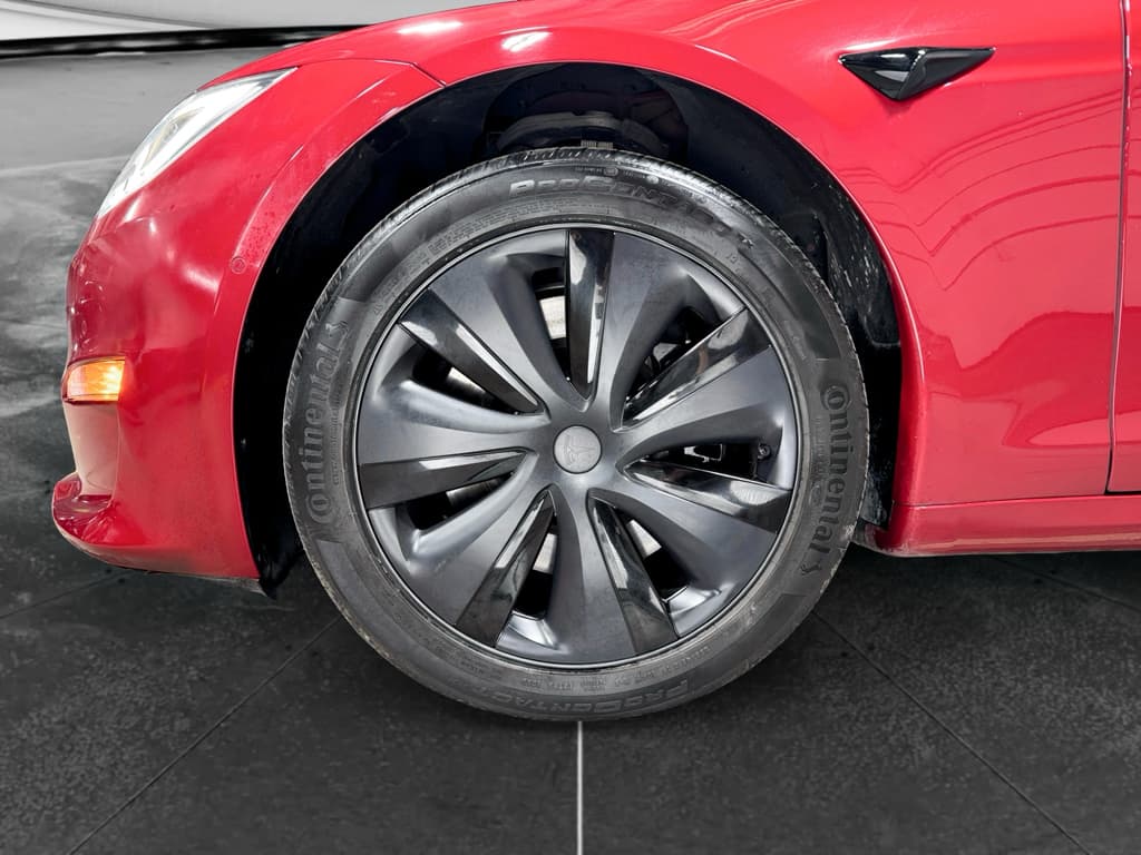 2022 Tesla Model S view 31