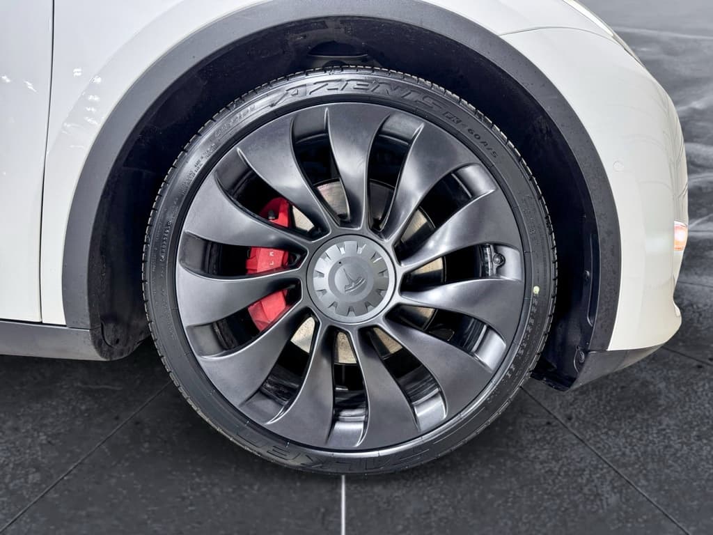 2022 Tesla Model Y view 34