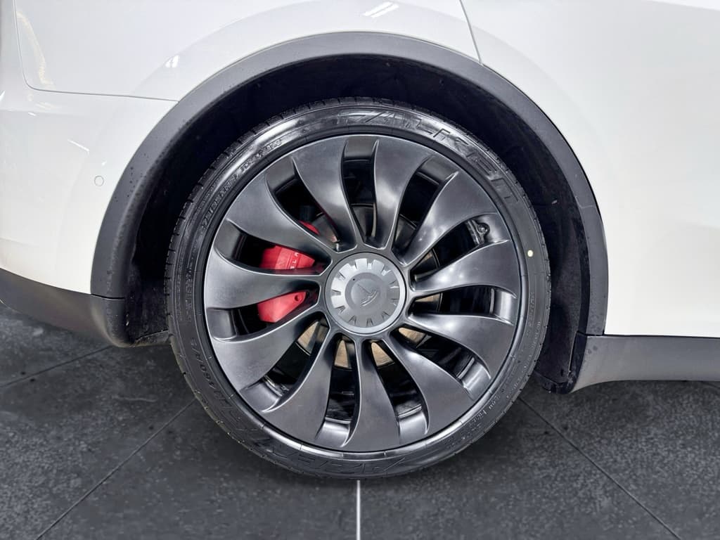 2022 Tesla Model Y view 36