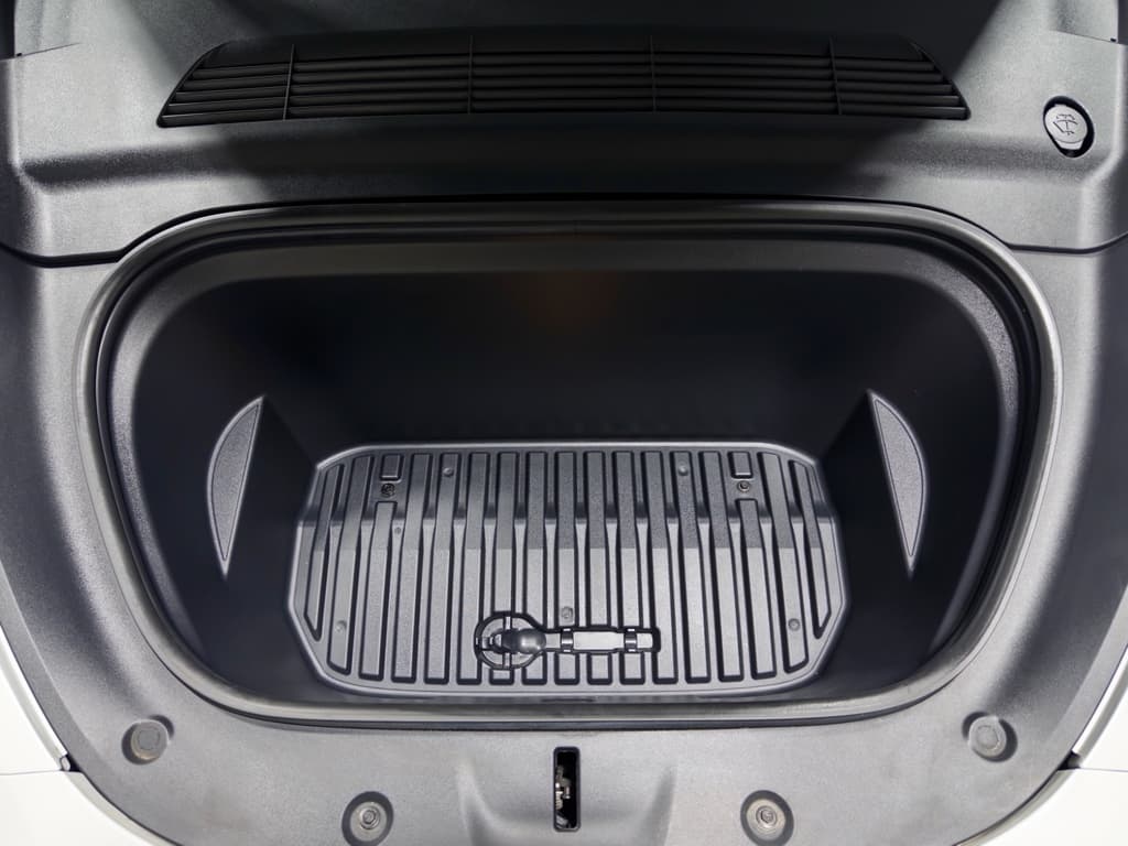 2022 Tesla Model Y view 25