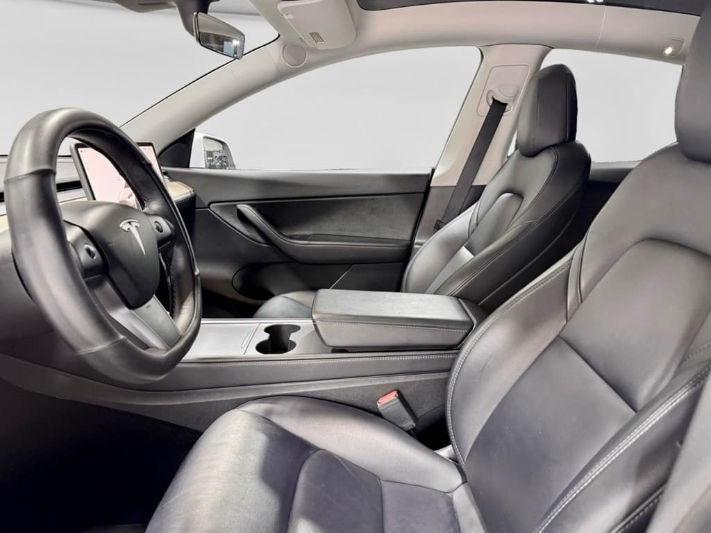2022 Tesla Model Y view 16