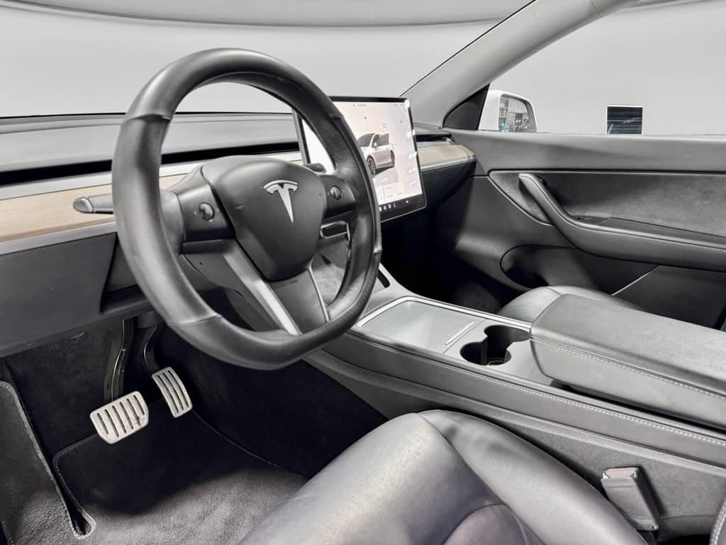2022 Tesla Model Y view 17