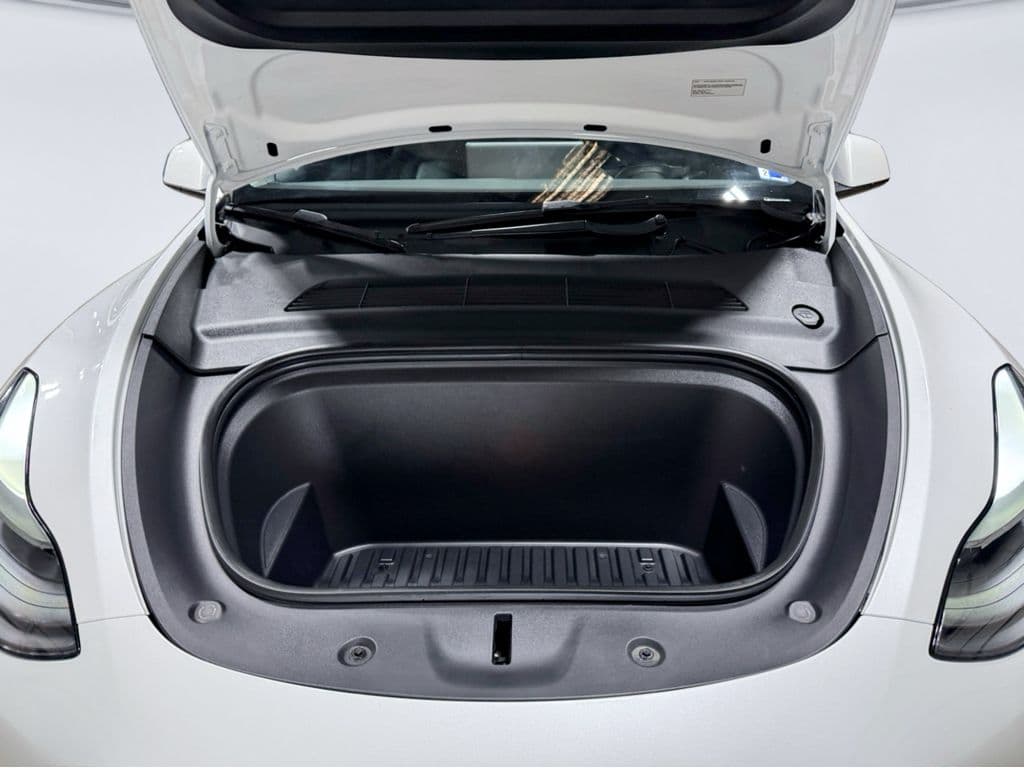 2022 Tesla Model Y view 24