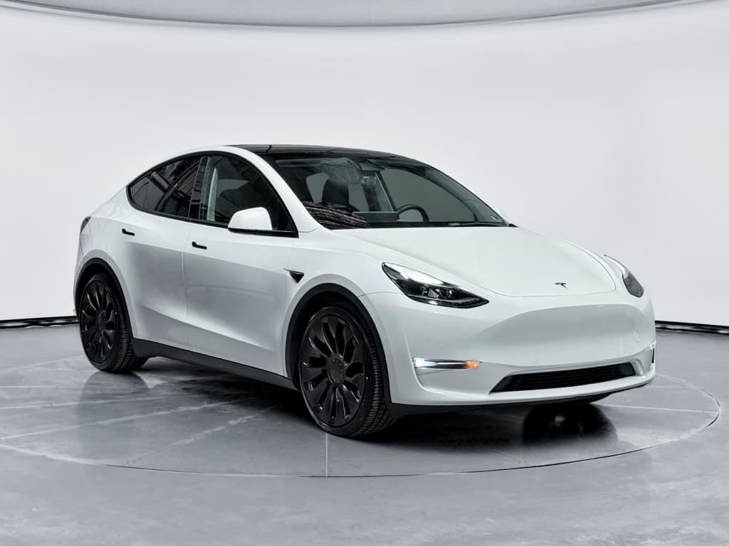 2022 Tesla Model Y view 4