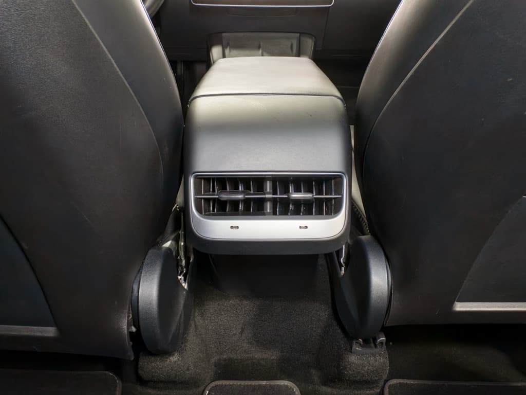 2022 Tesla Model Y view 20