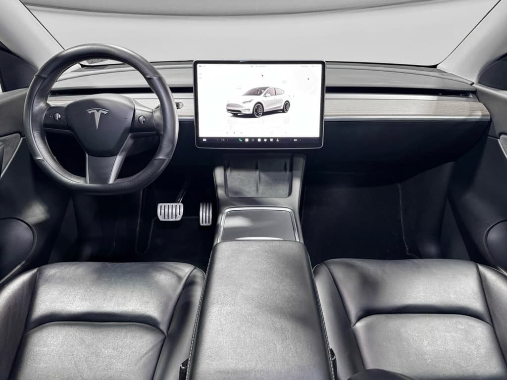 2022 Tesla Model Y view 15