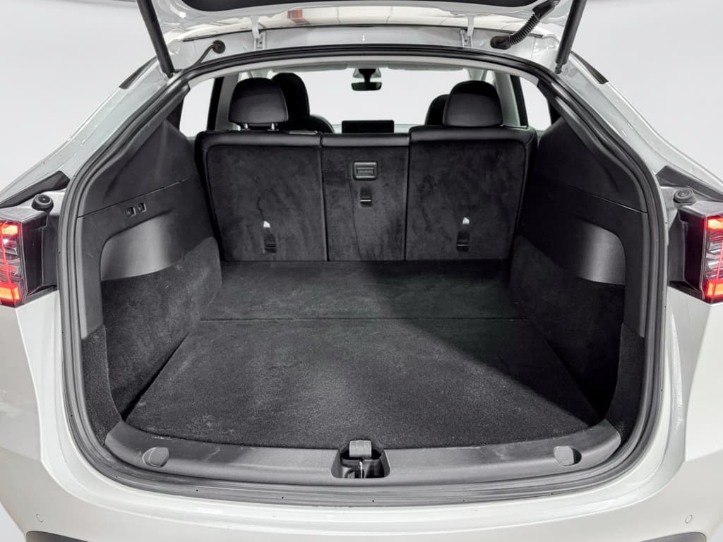 2022 Tesla Model Y view 26