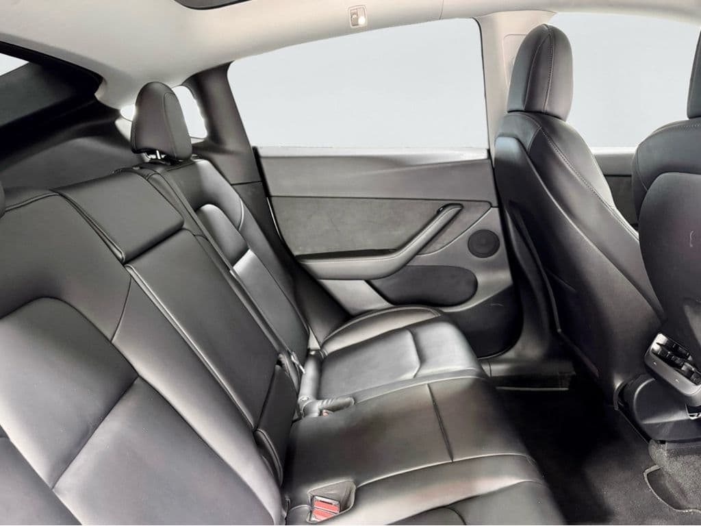 2022 Tesla Model Y view 21