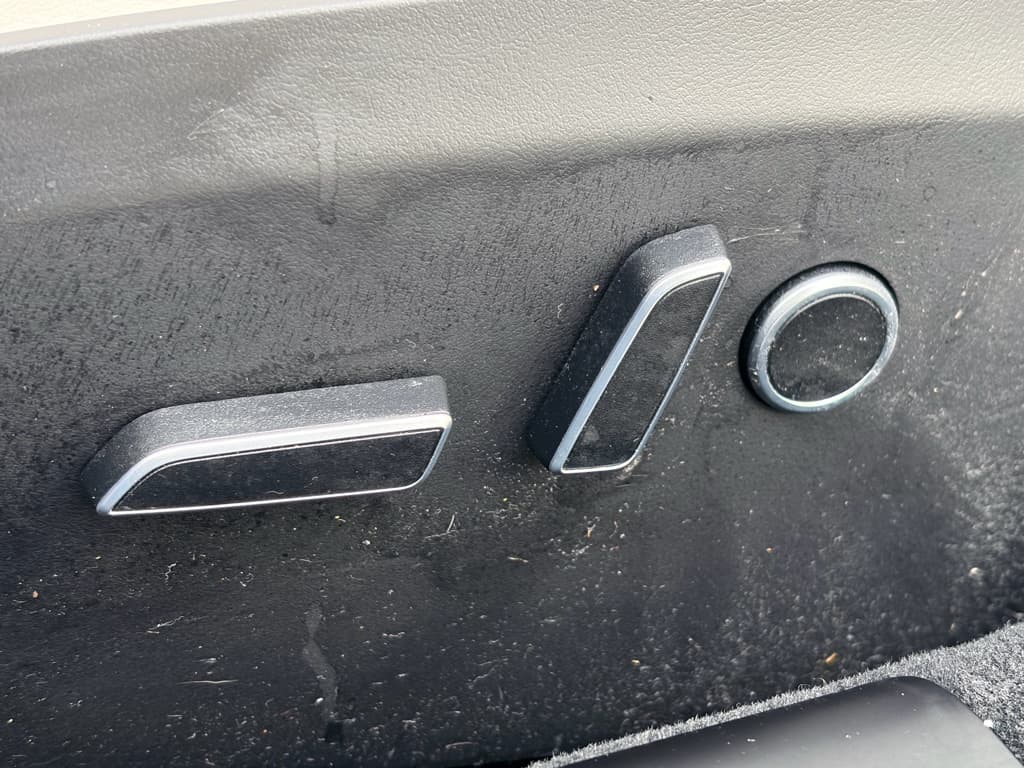 2022 Tesla Model S view 6