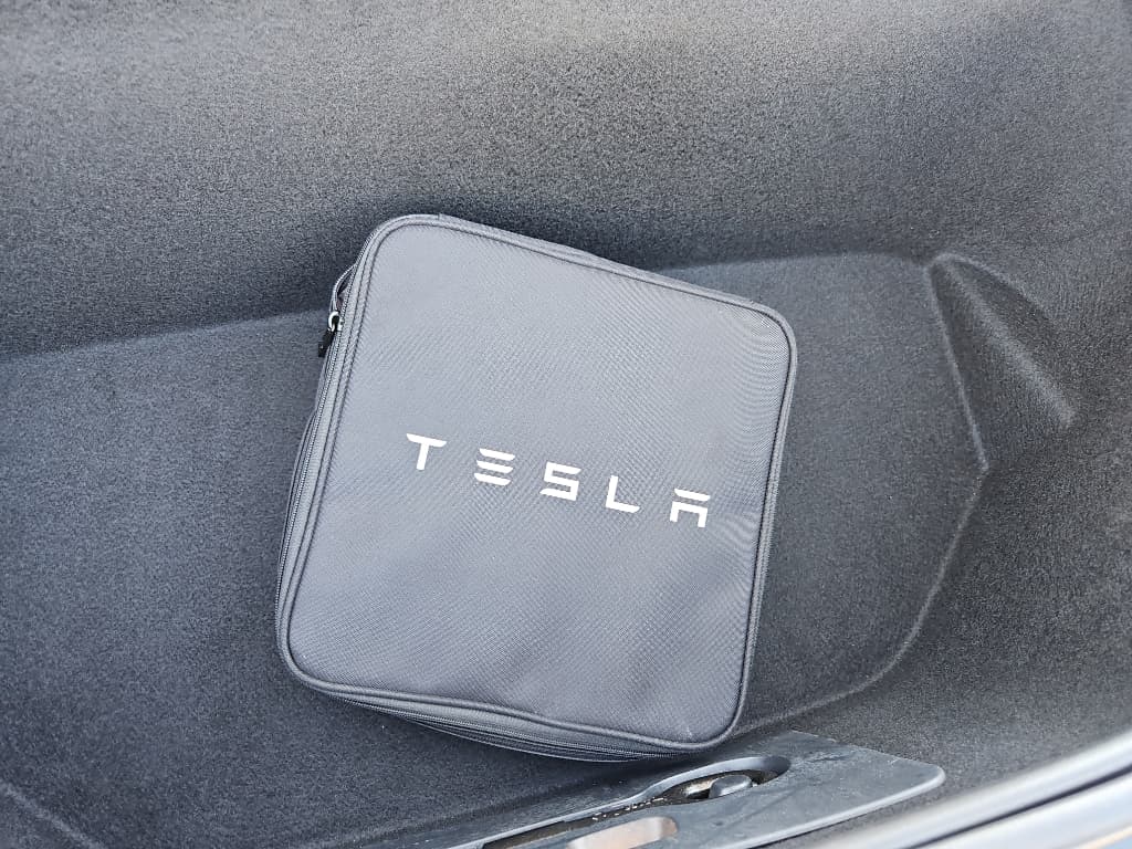 2022 Tesla Model S view 6