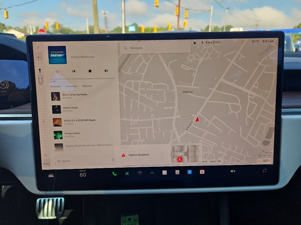 2022 Tesla Model S view 11