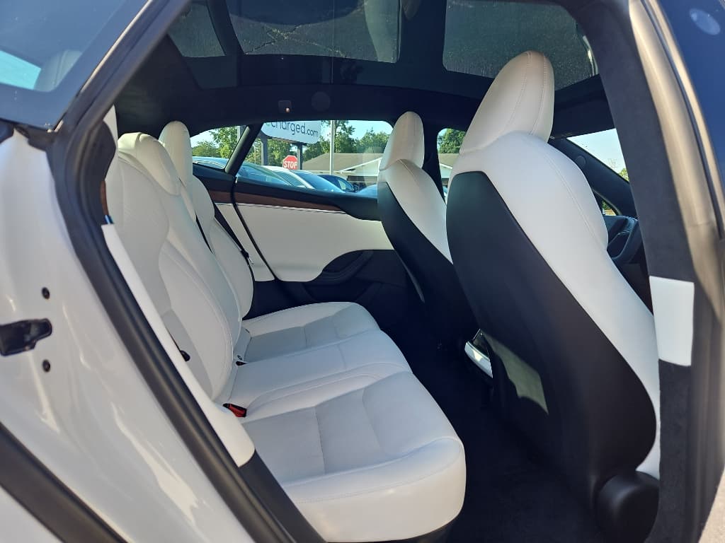 2022 Tesla Model S view 20