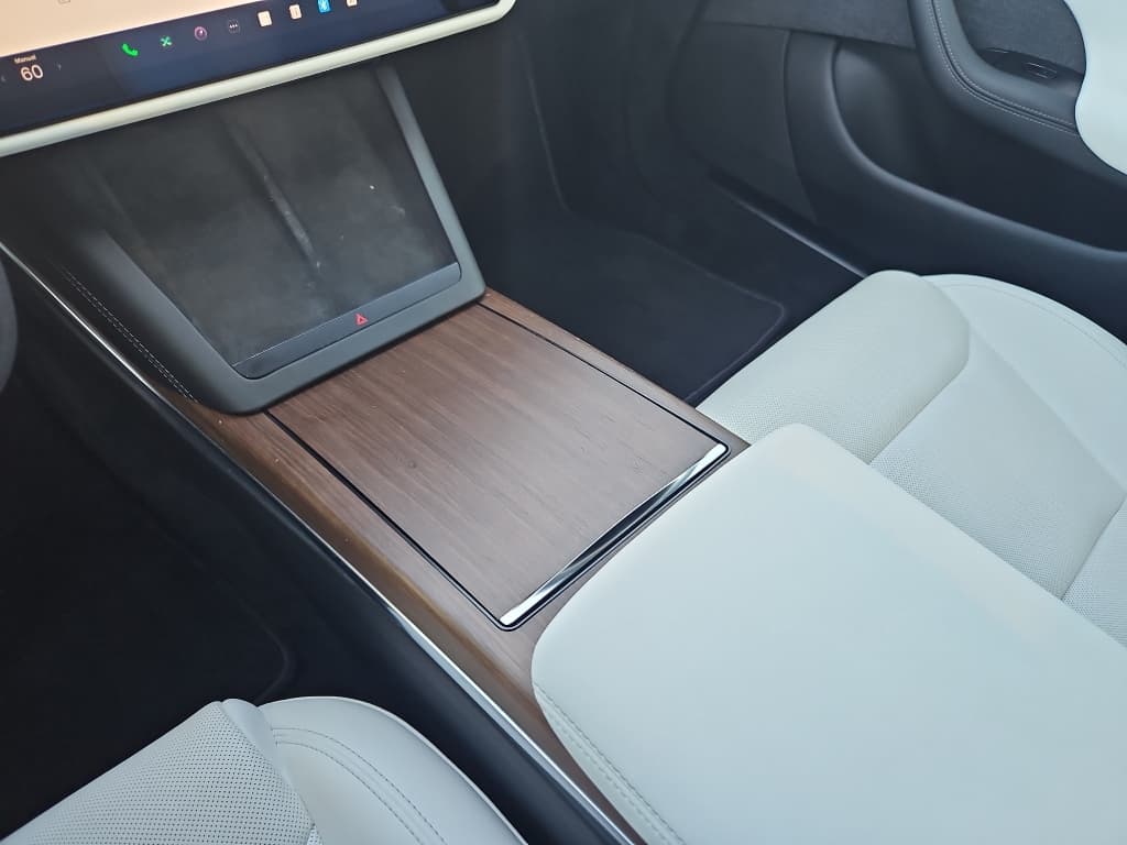2022 Tesla Model S view 17