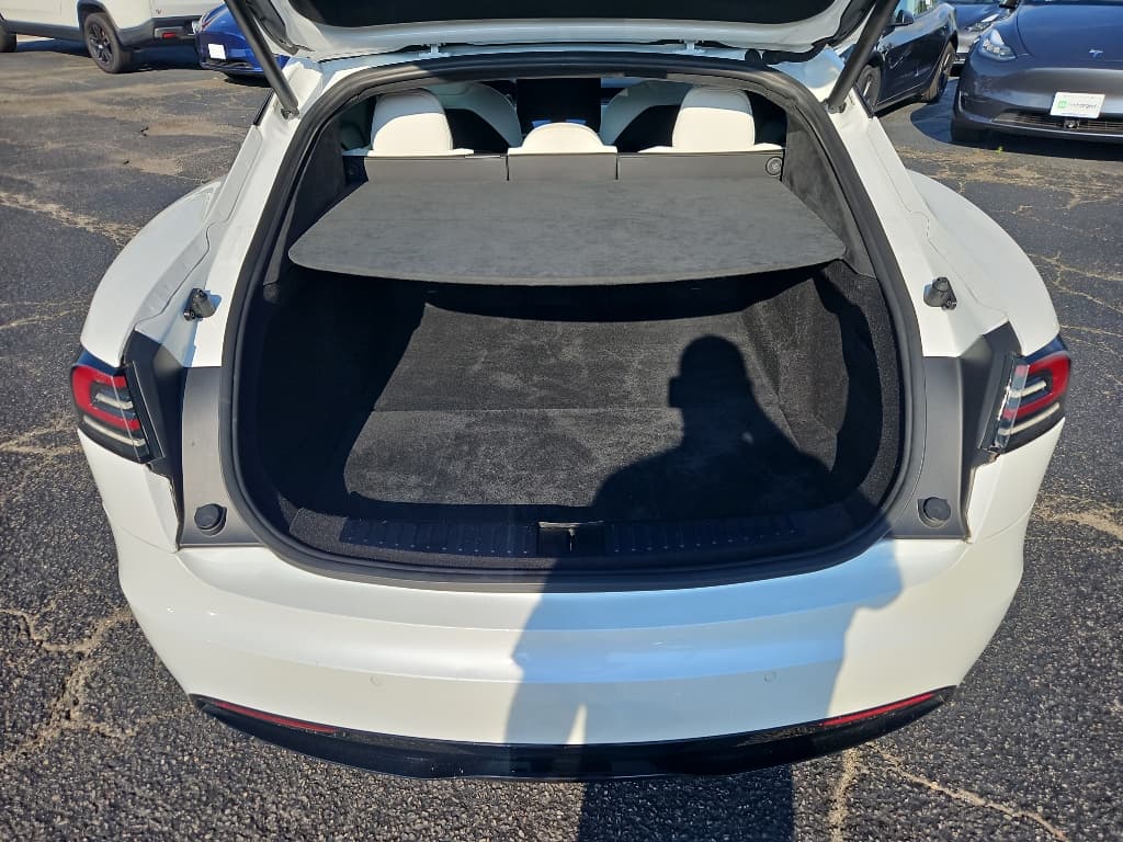 2022 Tesla Model S view 22