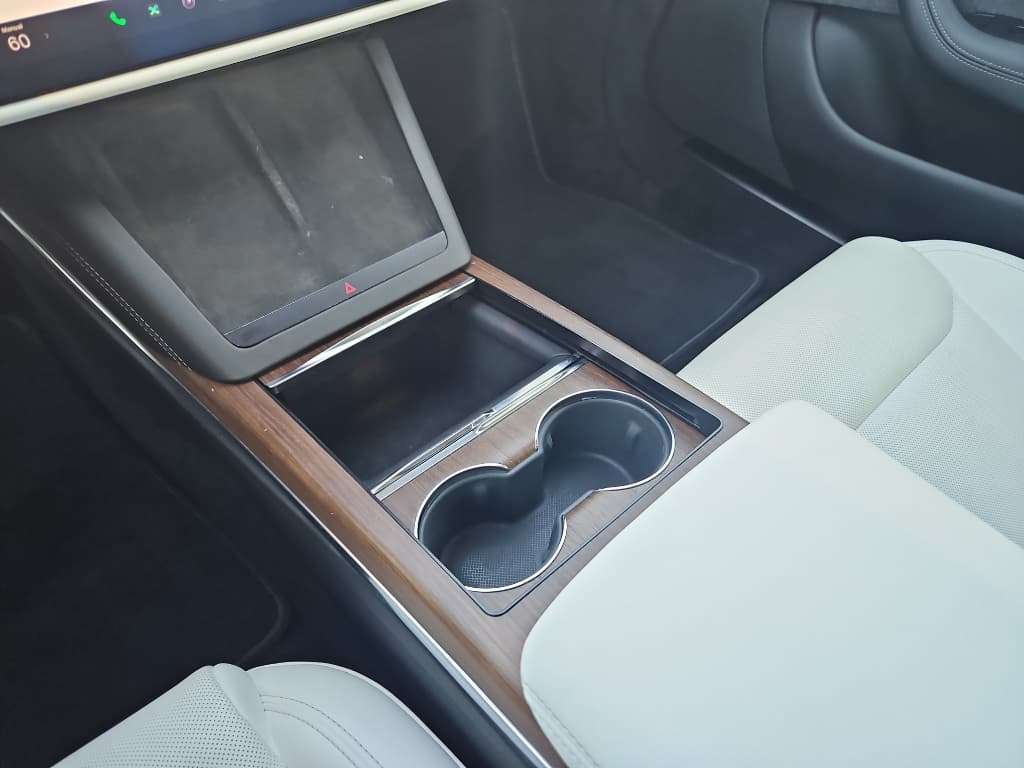 2022 Tesla Model S view 16