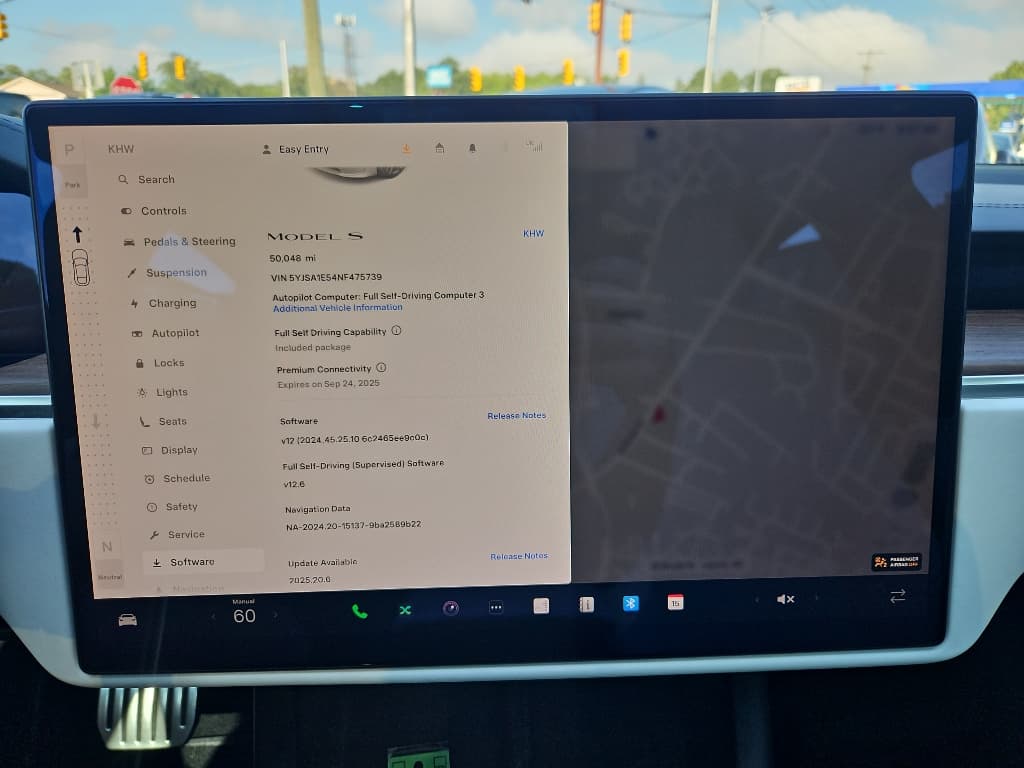 2022 Tesla Model S view 10
