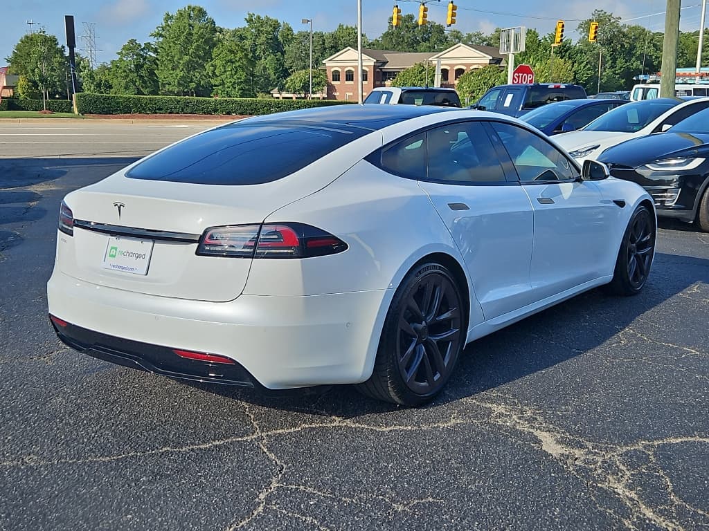 2022 Tesla Model S view 3