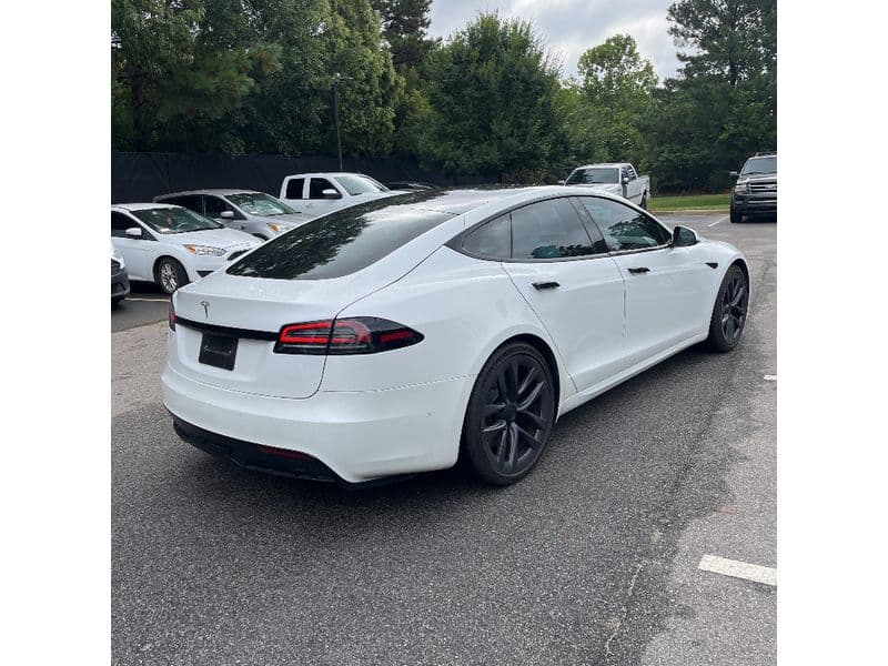 2022 Tesla Model S view 3