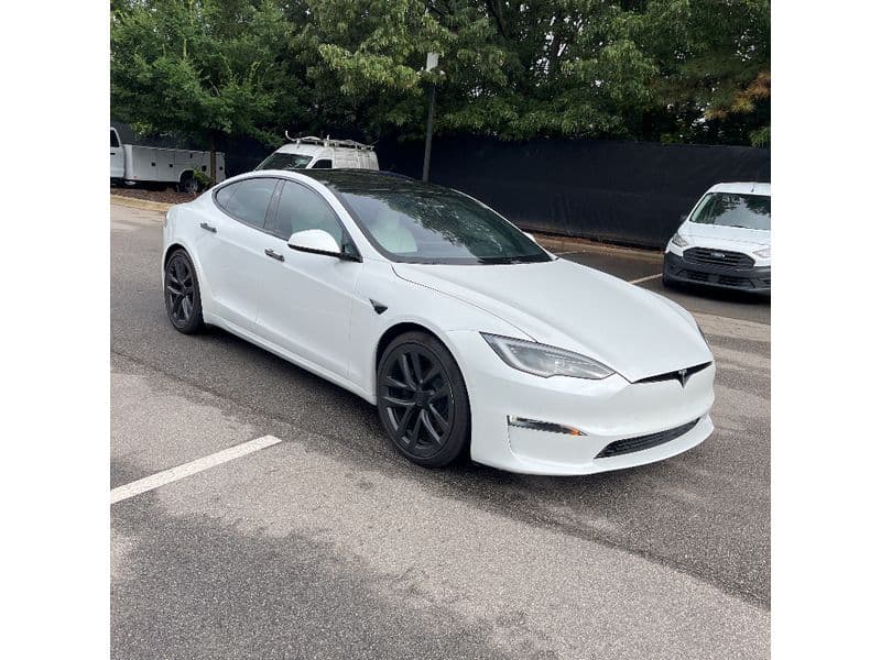 2022 Tesla Model S view 4