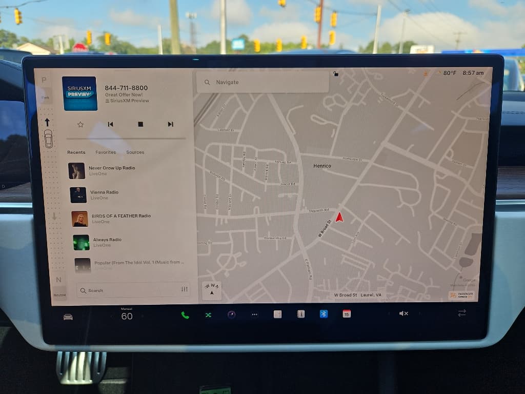 2022 Tesla Model S view 12