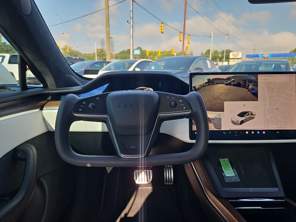2022 Tesla Model S view 8