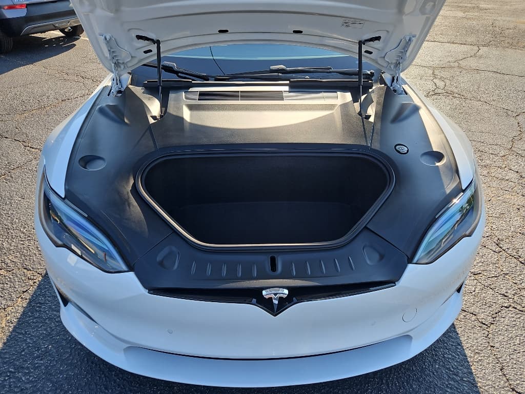 2022 Tesla Model S view 23