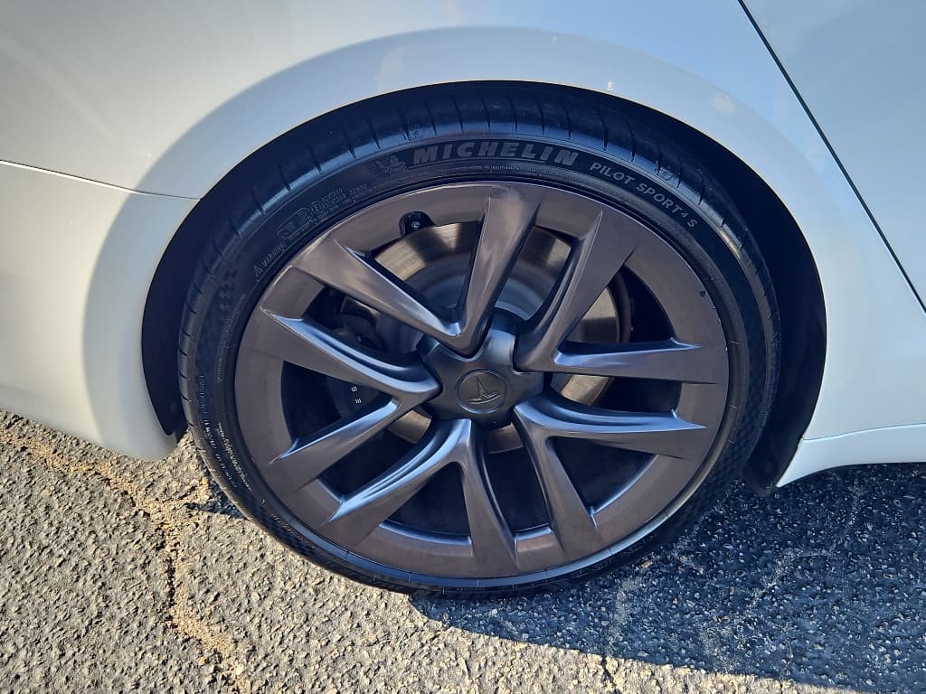 2022 Tesla Model S view 30