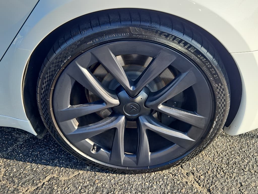 2022 Tesla Model S view 28