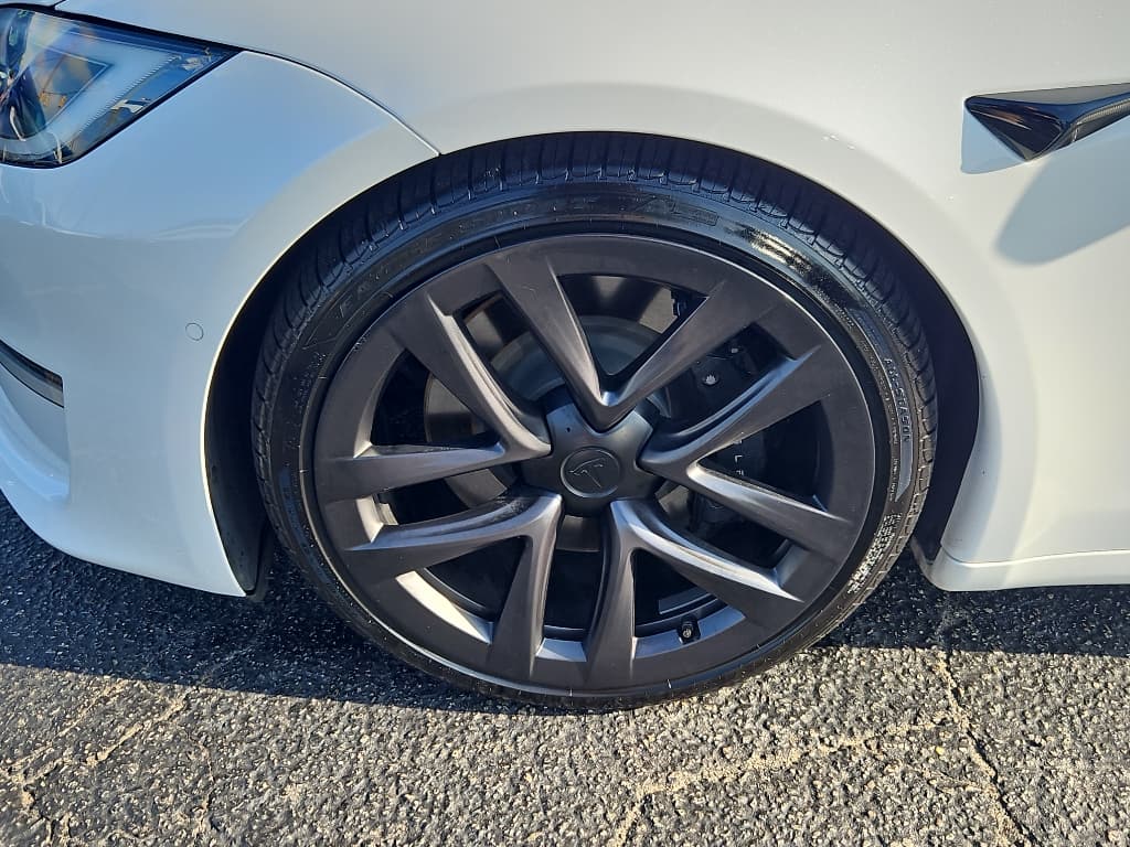 2022 Tesla Model S view 26