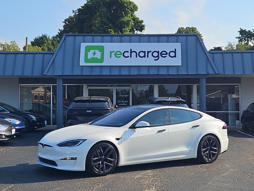 2022 Tesla Model S view 1