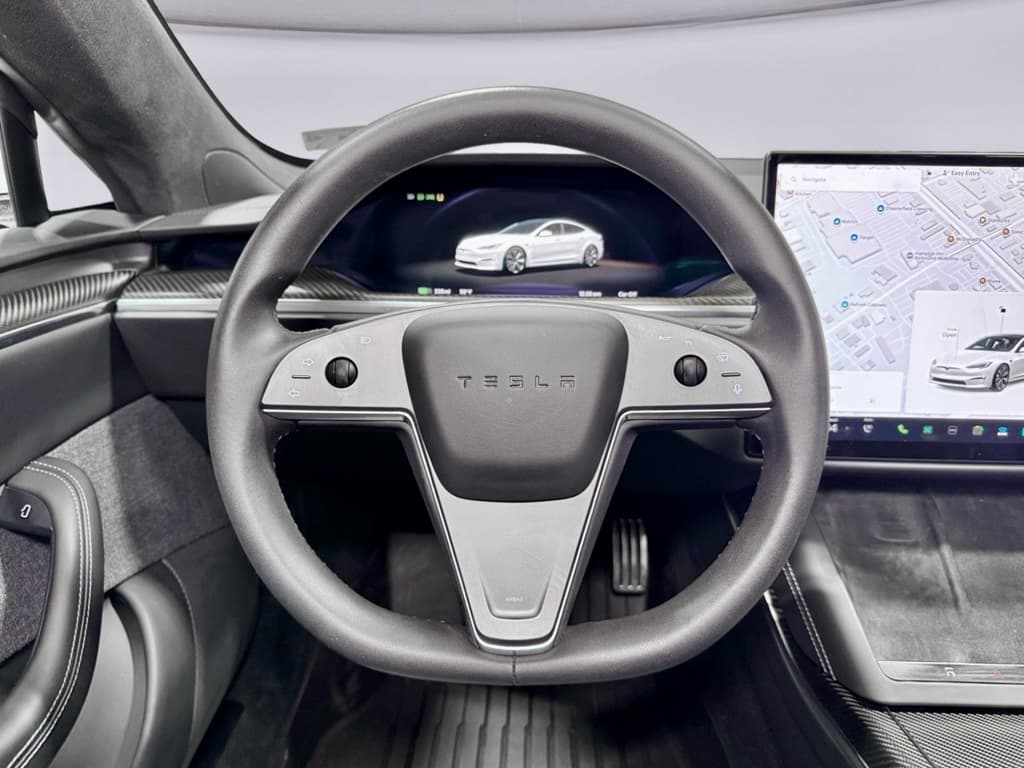 2022 Tesla Model S view 7