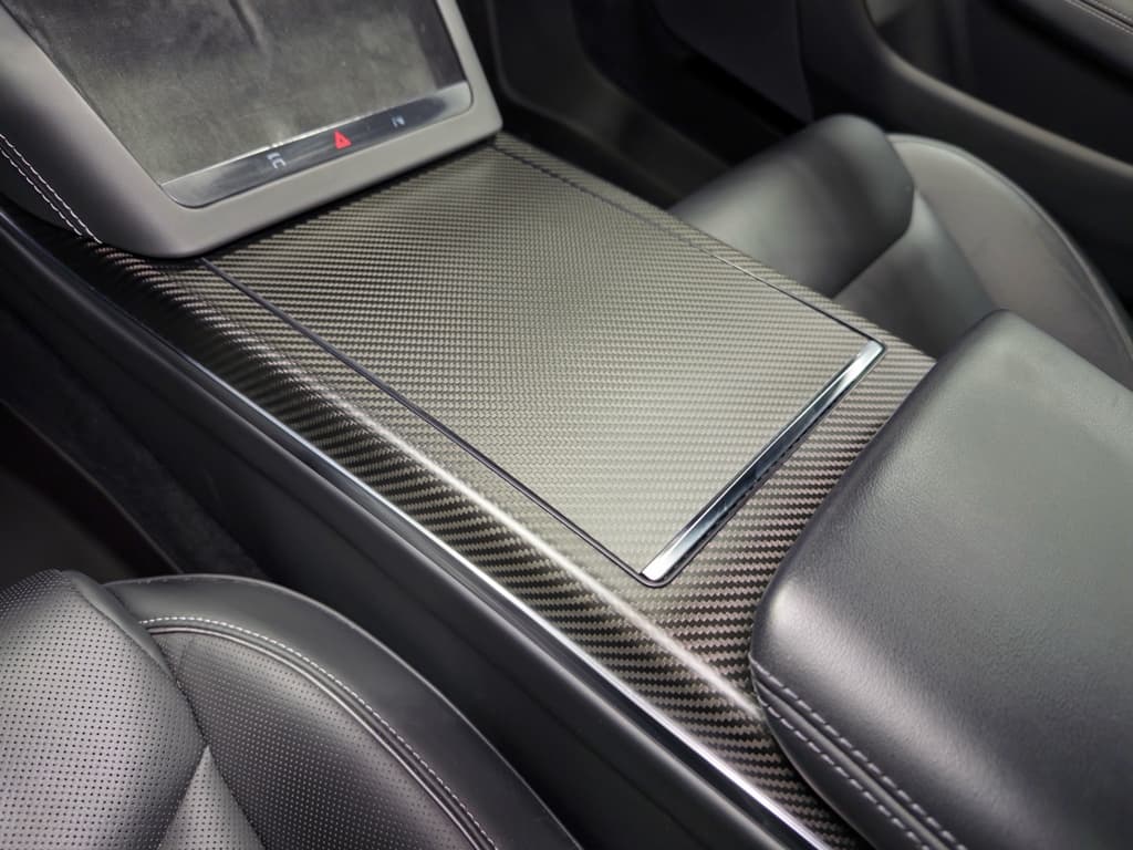 2022 Tesla Model S view 18