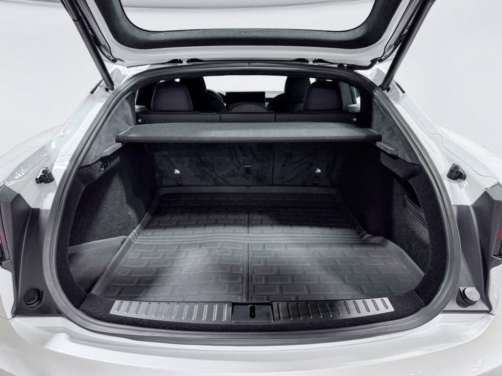 2022 Tesla Model S view 26