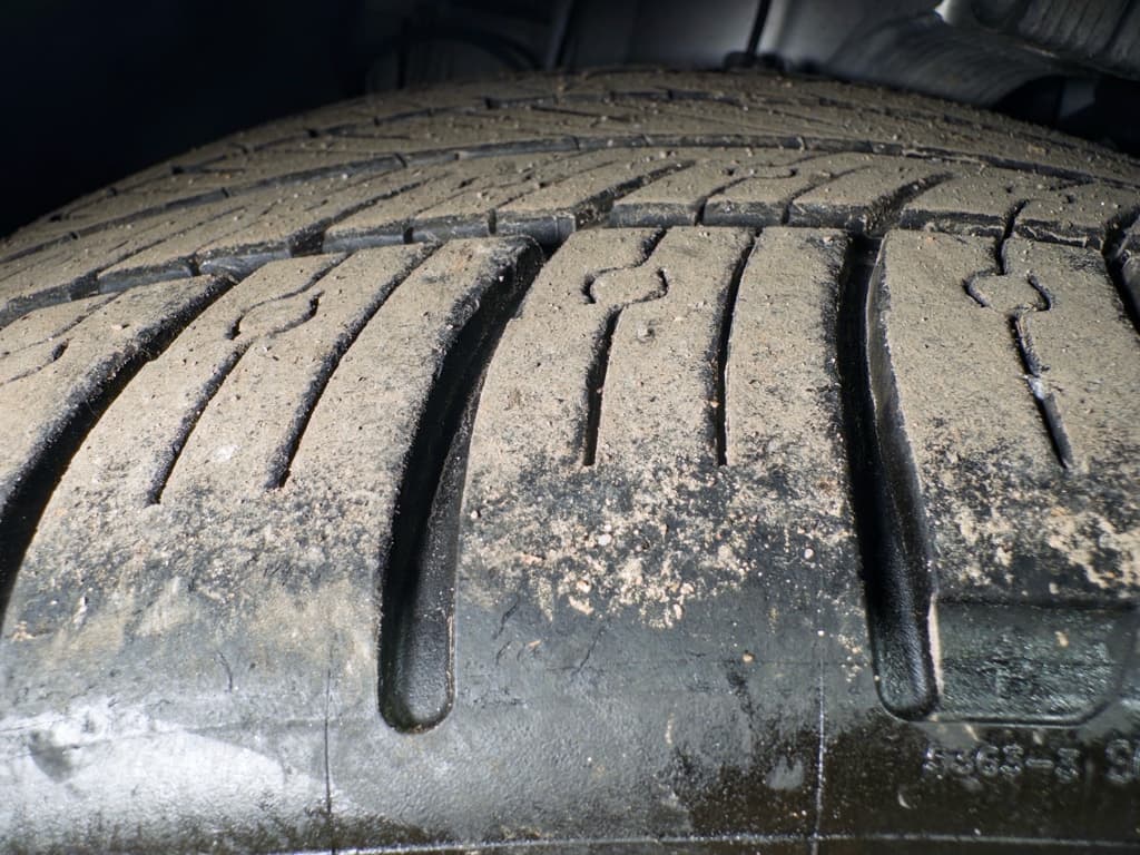 2022 Tesla Model S view 33