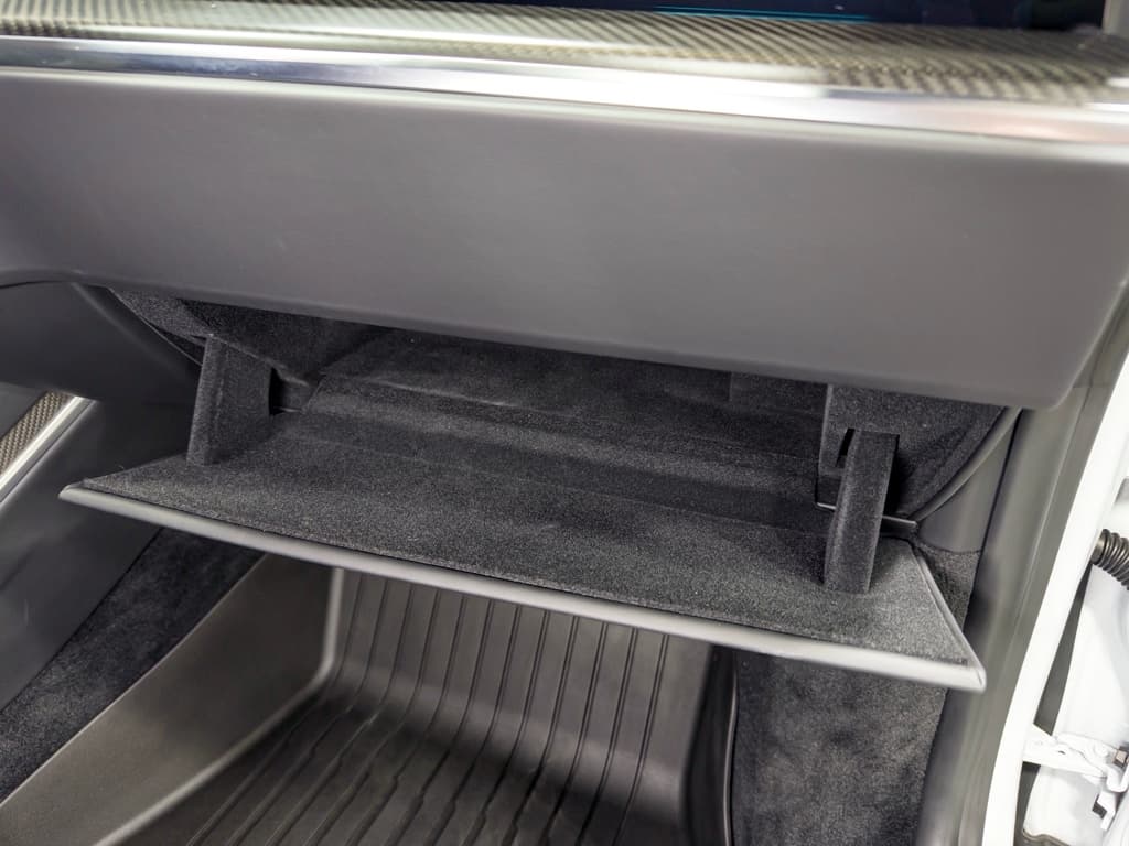 2022 Tesla Model S view 19