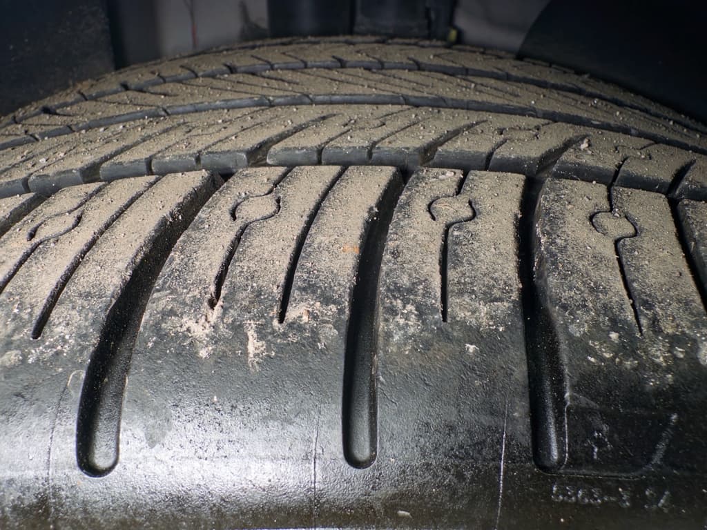 2022 Tesla Model S view 37