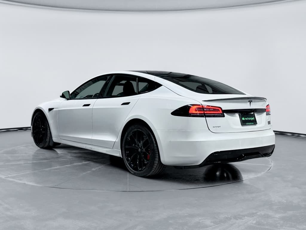 2022 Tesla Model S view 2