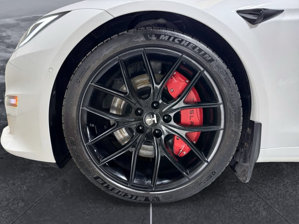 2022 Tesla Model S view 30