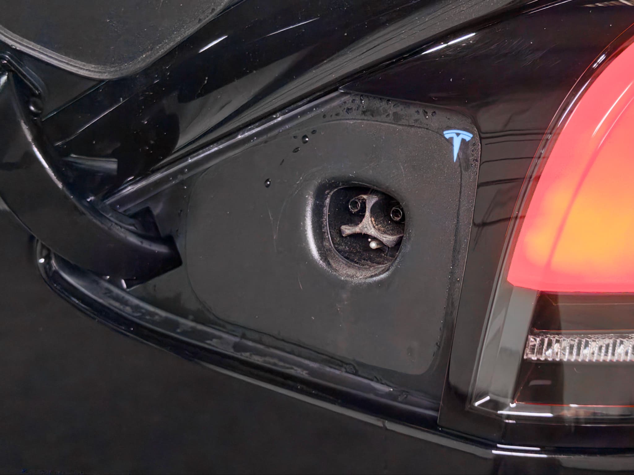 2026 Tesla Model X view 5