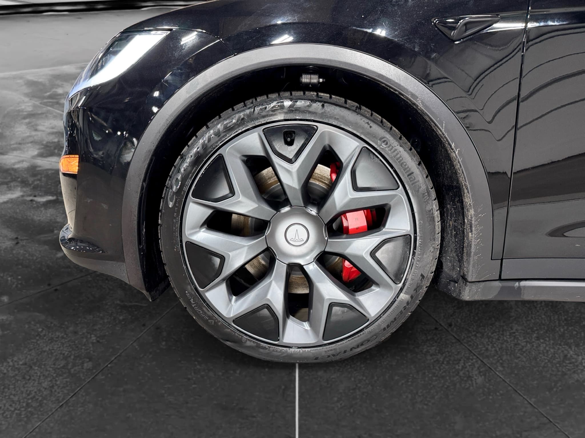 2026 Tesla Model X view 30