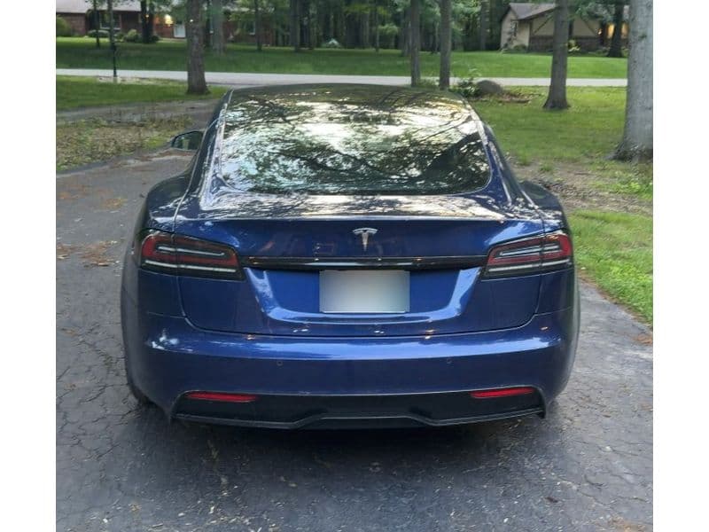 2022 Tesla Model S view 4
