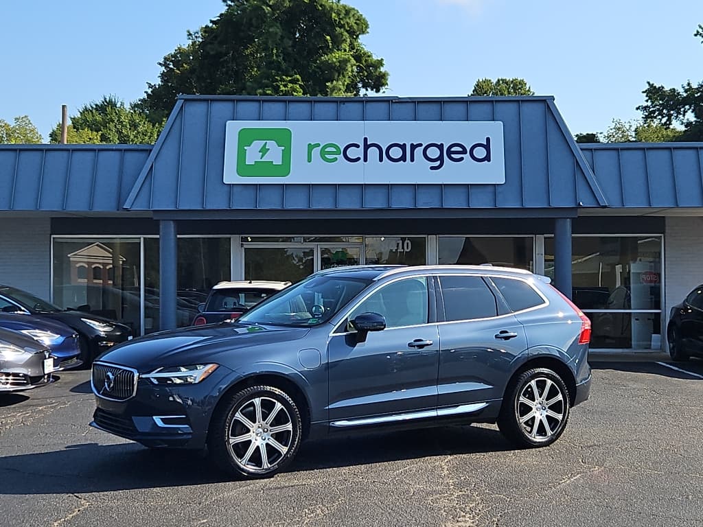 2020 Volvo XC60 view 2