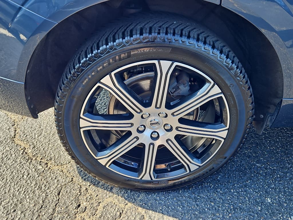 2020 Volvo XC60 view 11