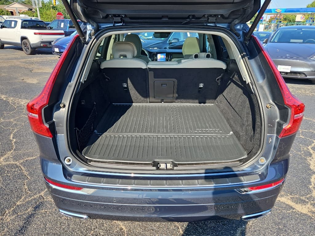 2020 Volvo XC60 view 21