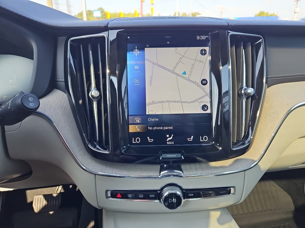 2020 Volvo XC60 view 30