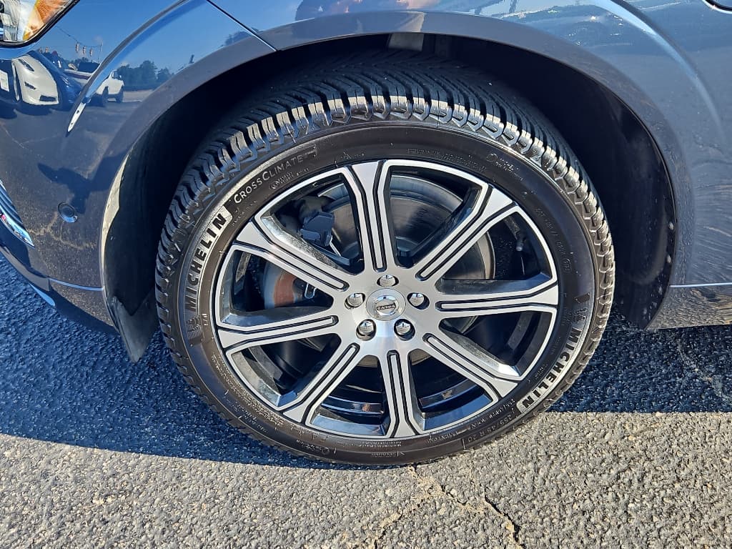 2020 Volvo XC60 view 7